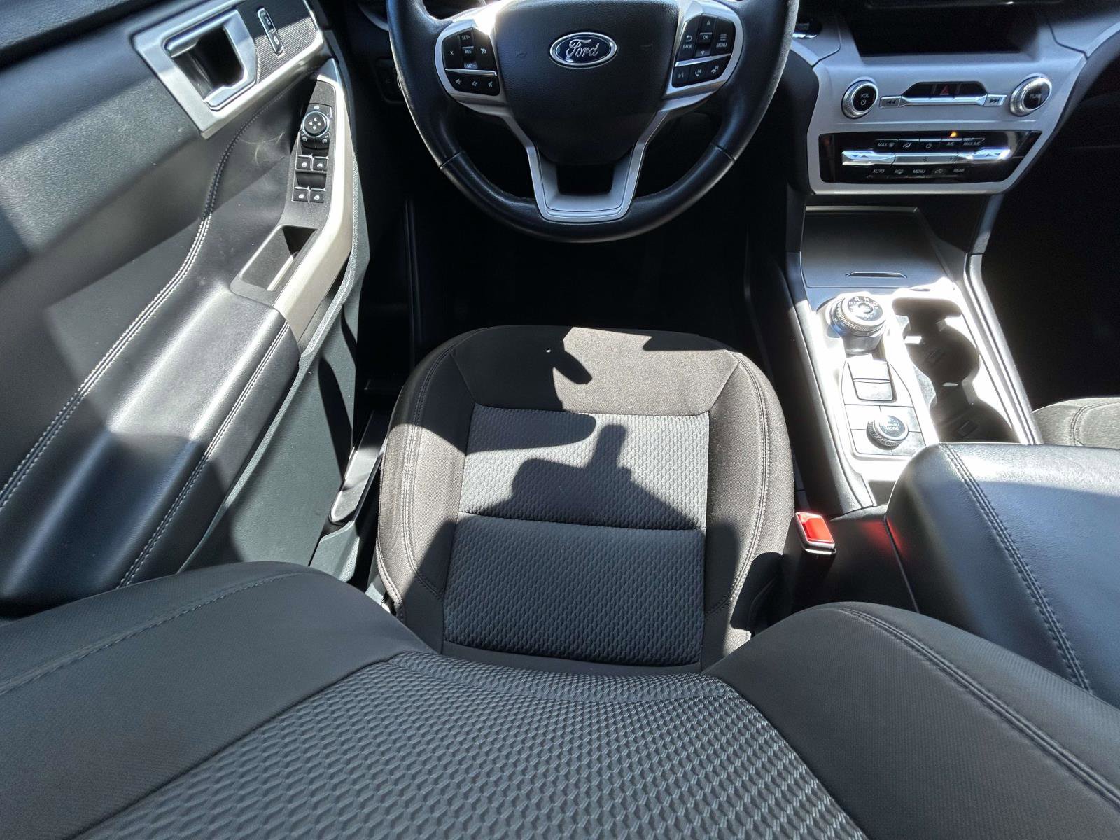 Used 2023 Ford Explorer XLT AWD/4WD image 13