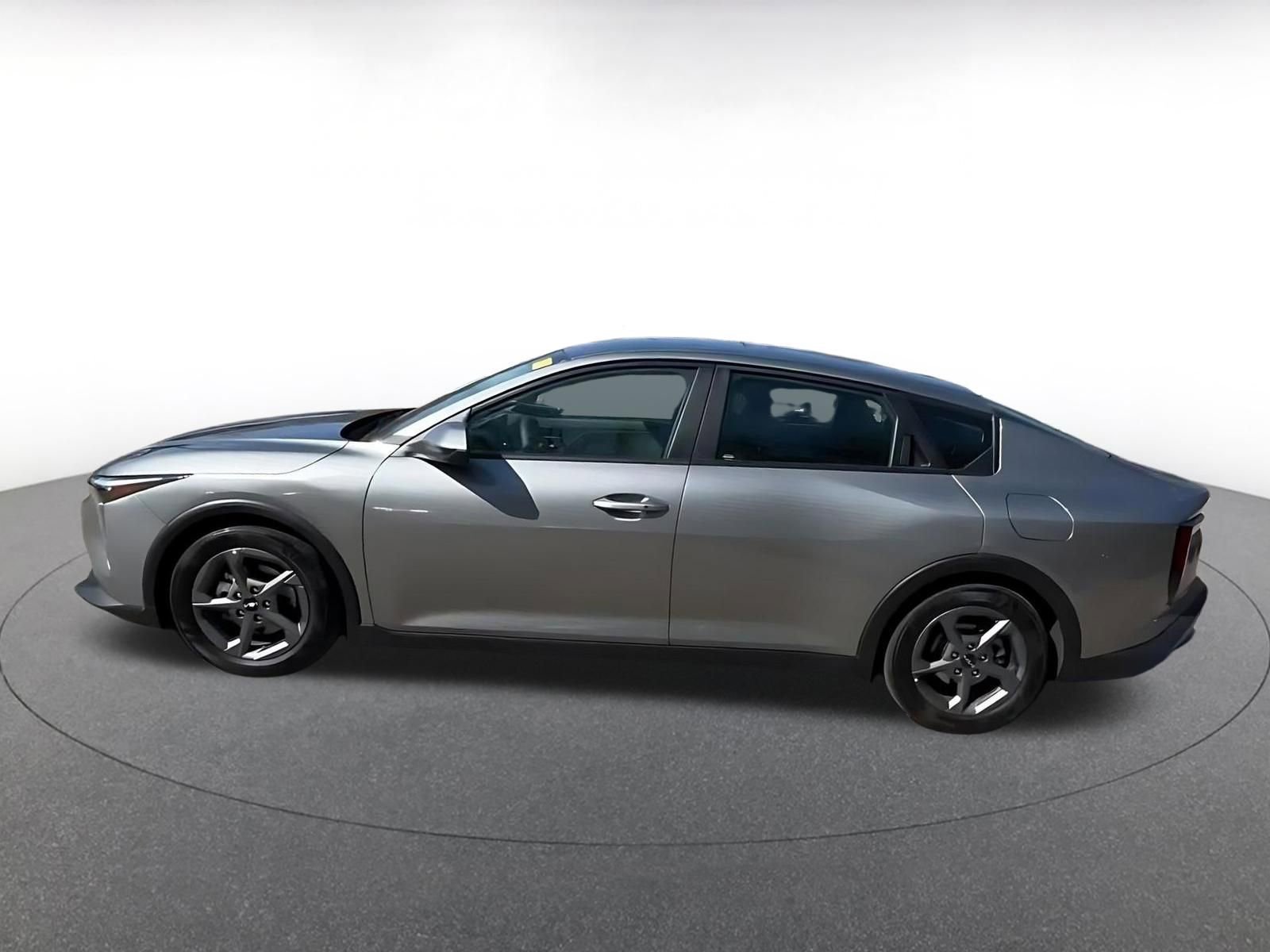 Used 2025 Kia K4 LXS image 8