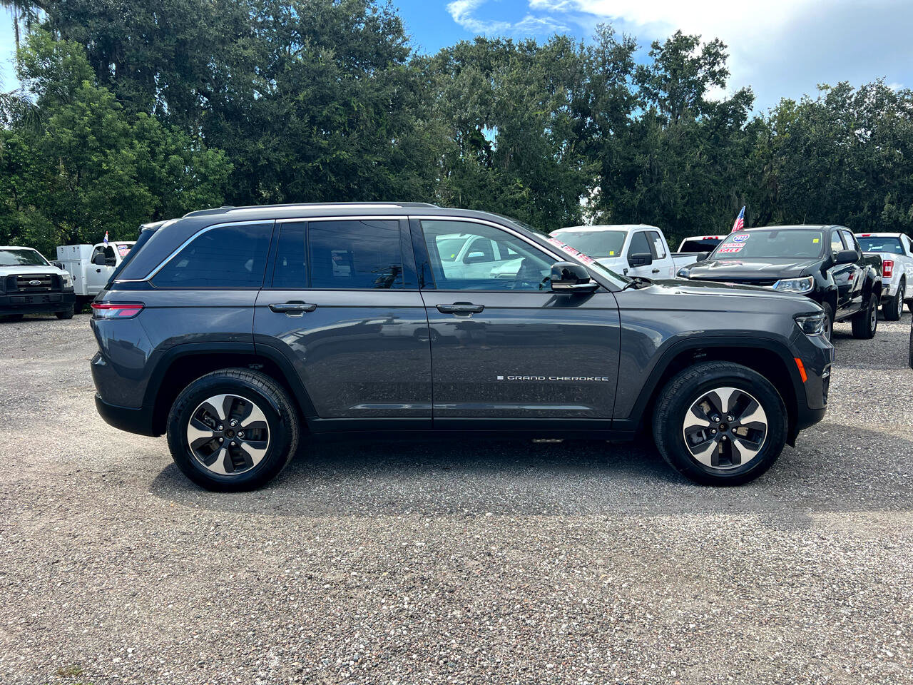 Used 2024 Jeep Grand Cherokee Limited 4xe image 2