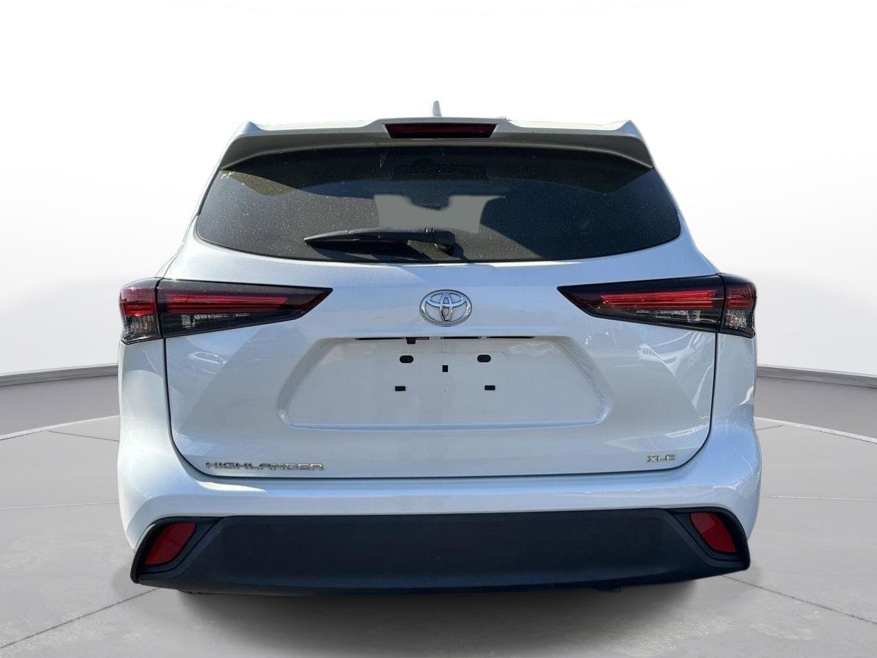 Used 2024 Toyota Highlander XLE image 7