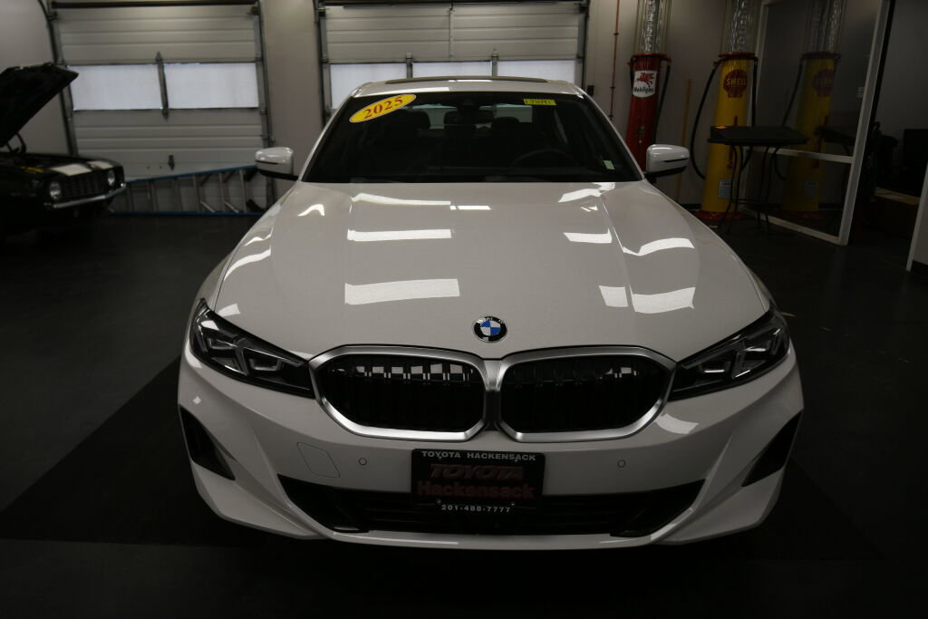 Used 2025 BMW 330i xDrive Sedan image 2