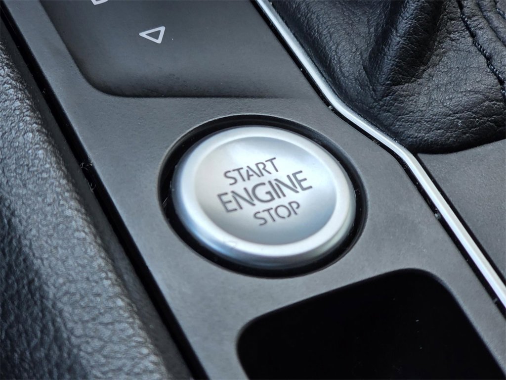 Used 2020 Volkswagen Atlas Cross Sport SE w/ Panoramic Sunroof Package image 19