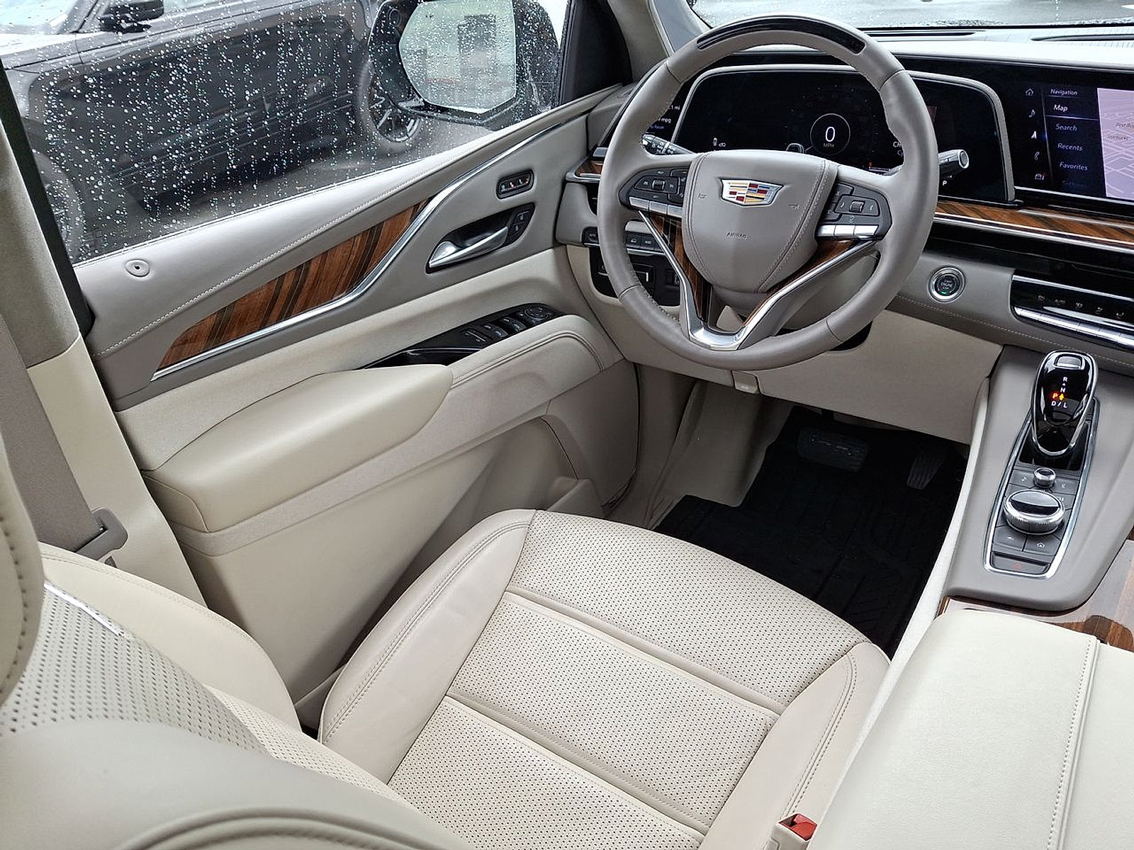 Used 2024 Cadillac Escalade Premium Luxury Platinum AWD/4WD image 15