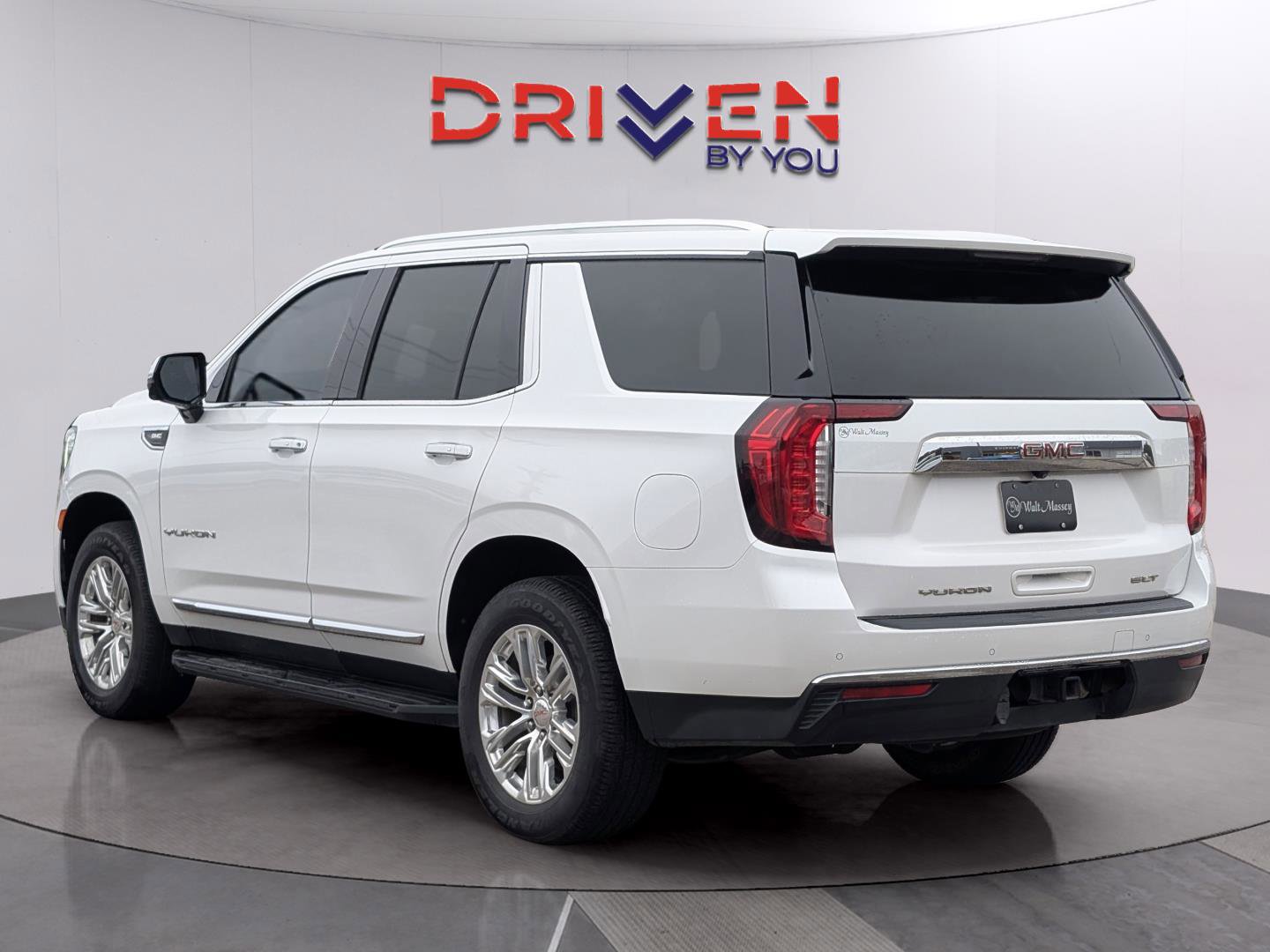 Used 2021 GMC Yukon SLT w/ SLT Luxury Plus Package image 3