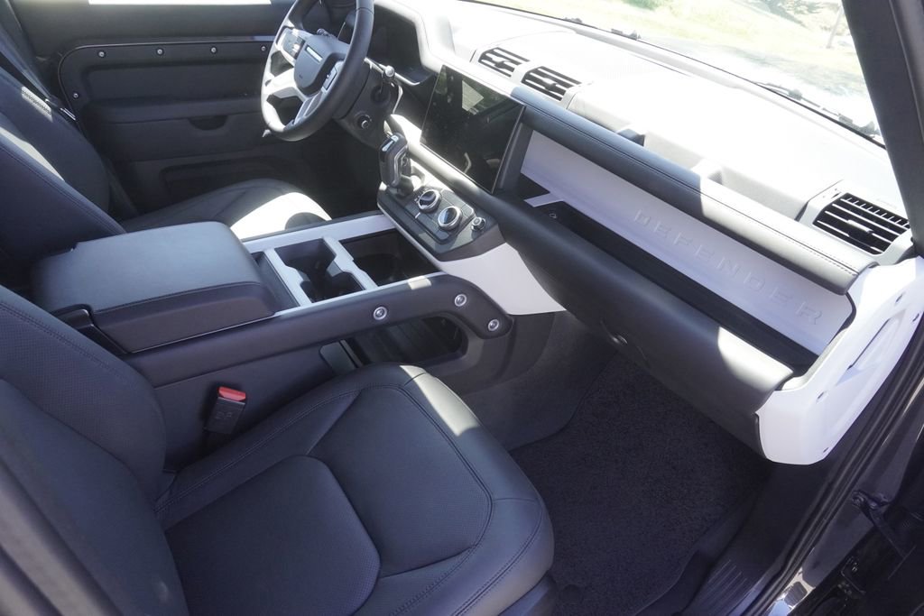 New 2025 Land Rover Defender 130 S image 22