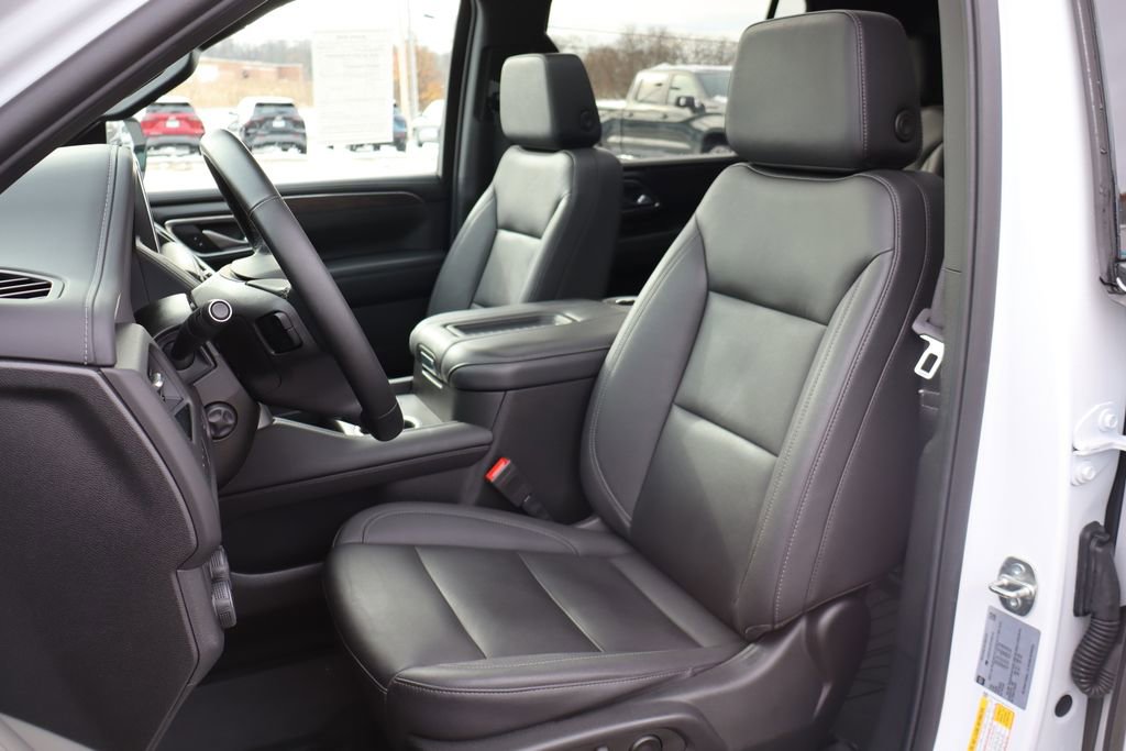Used 2023 Chevrolet Suburban Z71 w/ Luxury Package image 16