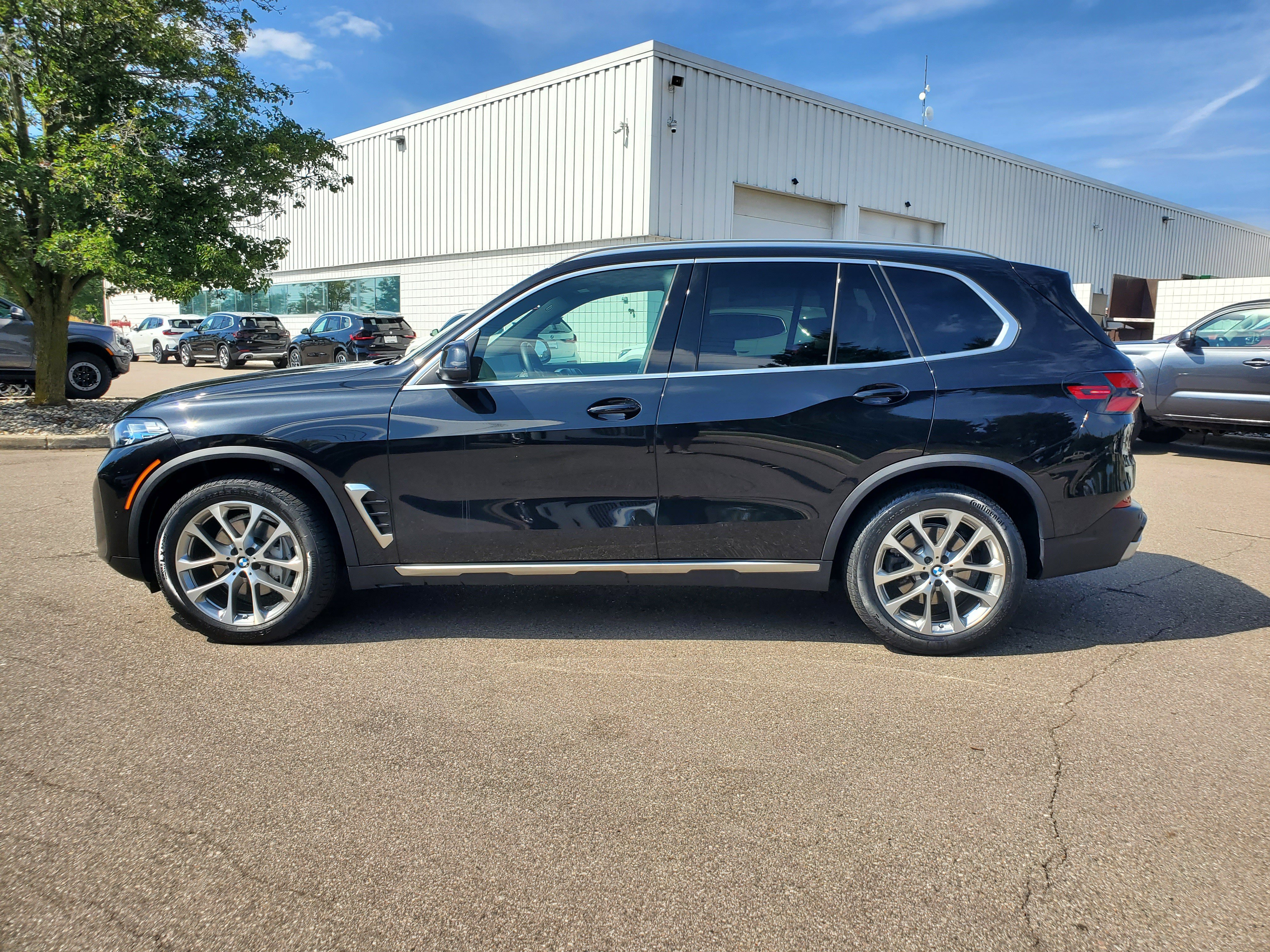 Certified 2024 BMW X5 xDrive40i w/ Premium Package AWD/4WD video 2