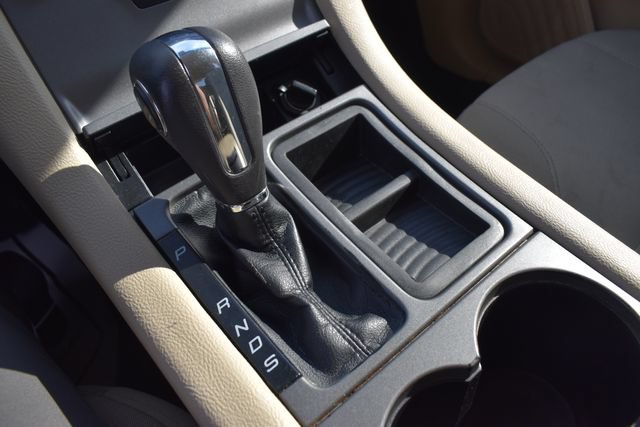 Used 2016 Ford Taurus SE FWD image 25
