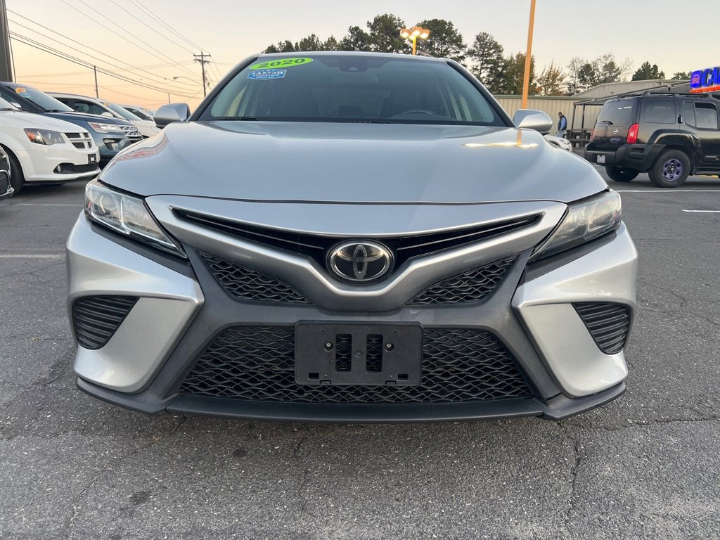 Used 2020 Toyota Camry SE image 2