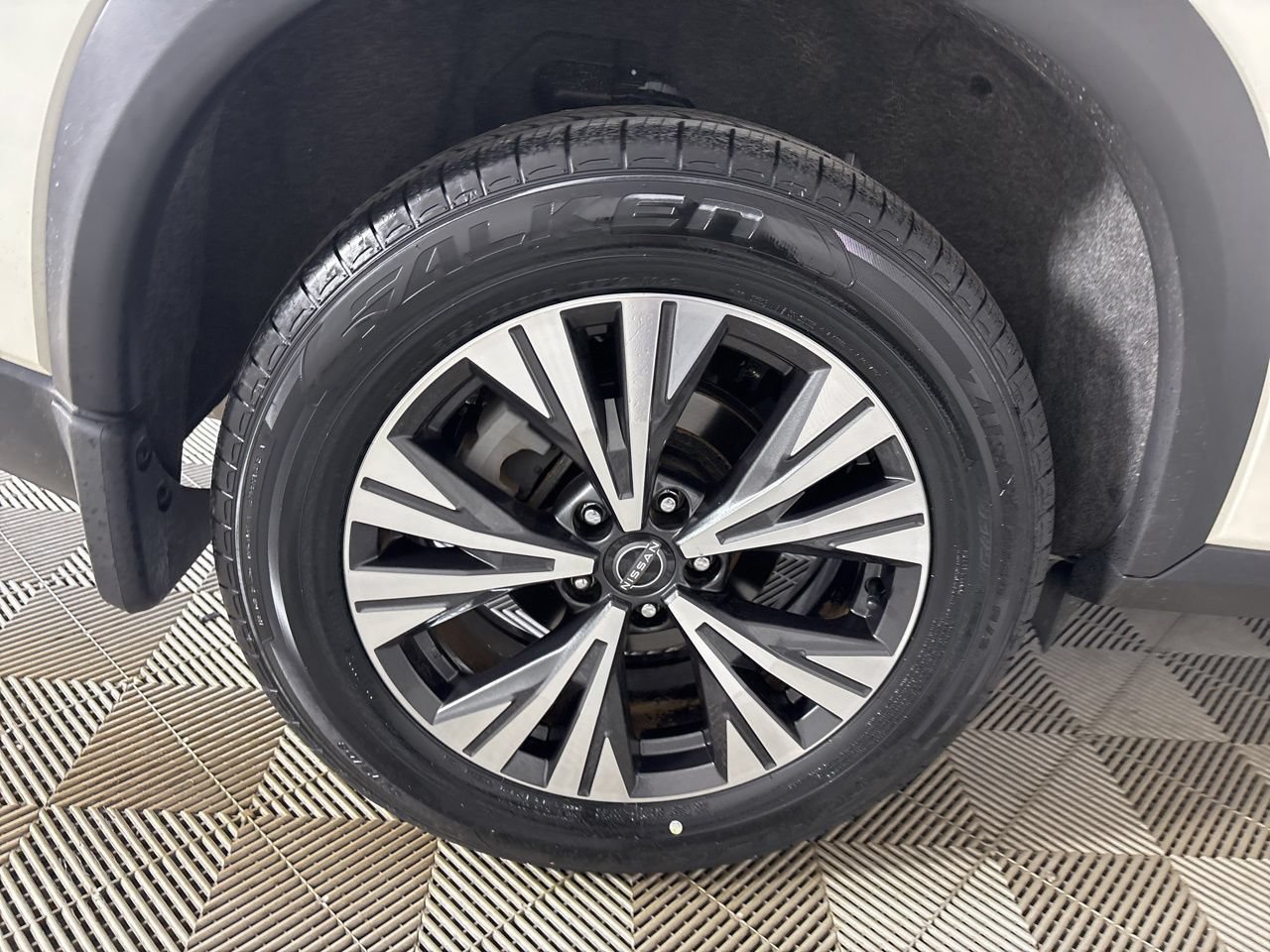 Used 2023 Nissan Rogue SV FWD image 29