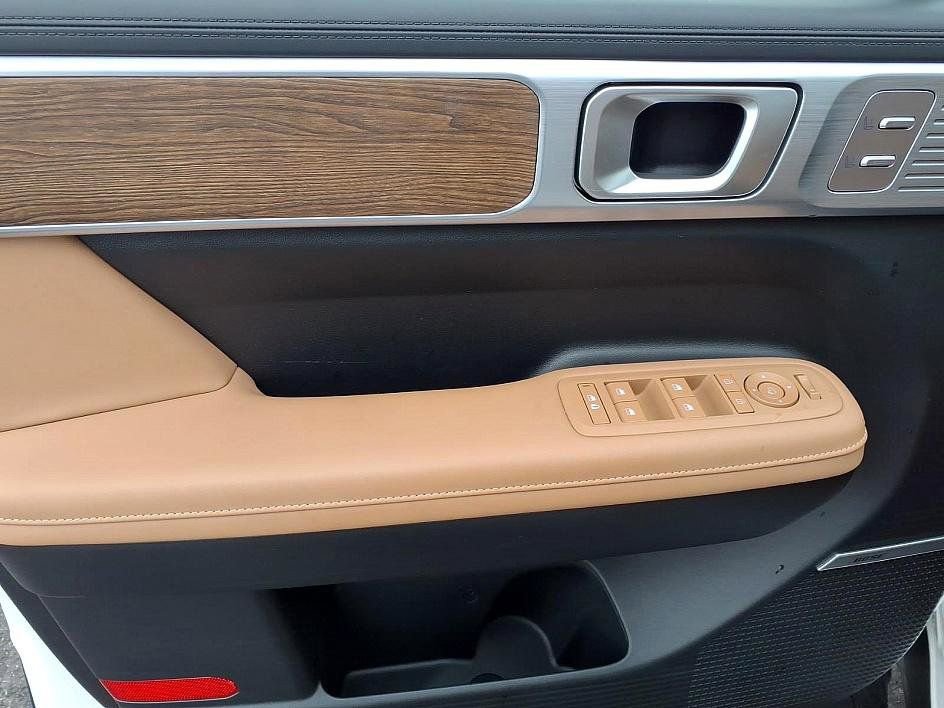 Used 2024 Hyundai Santa Fe Limited image 11