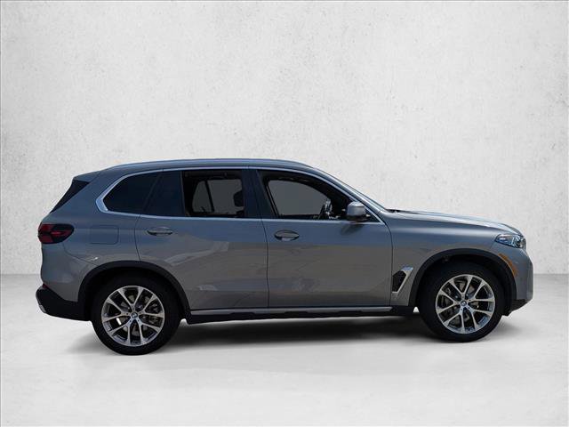 Used 2025 BMW X5 sDrive40i w/ Executive Package RWD image 4