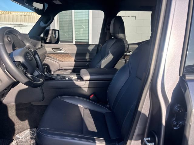 Used 2024 Lexus GX 550 w/ Accessory Package (31) AWD/4WD image 9