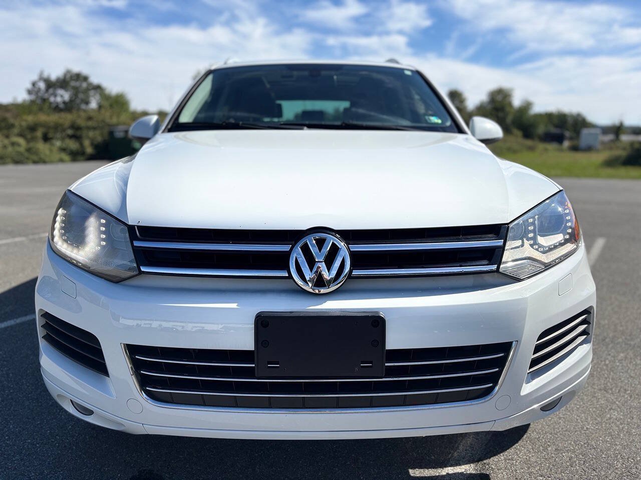 Used 2014 Volkswagen Touareg TDI AWD/4WD image 2