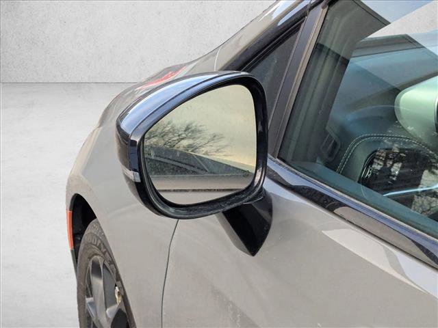 Used 2025 Chrysler Pacifica Limited image 14