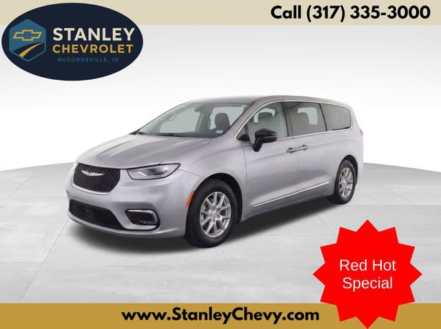 Used 2024 Chrysler Pacifica Touring-L FWD image 1