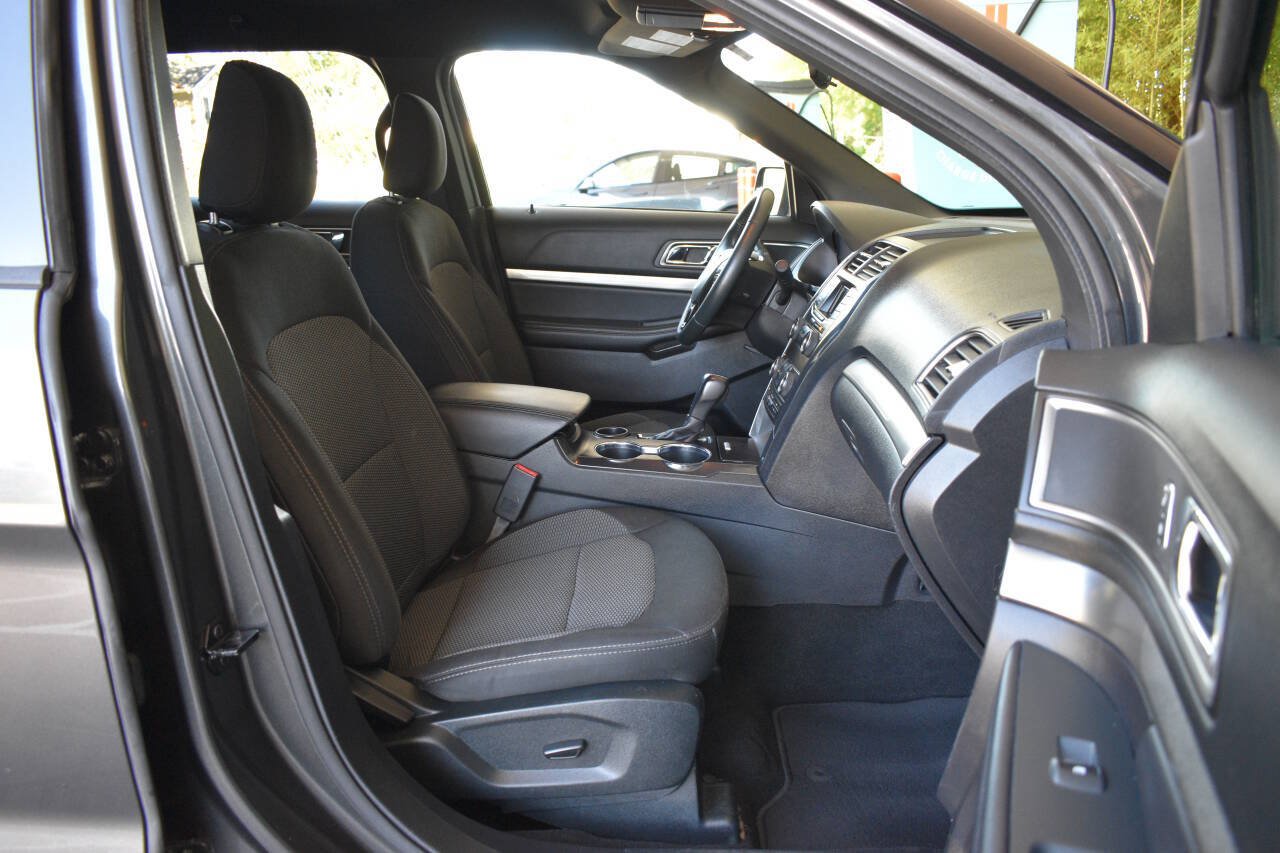 Used 2019 Ford Explorer XLT FWD image 8