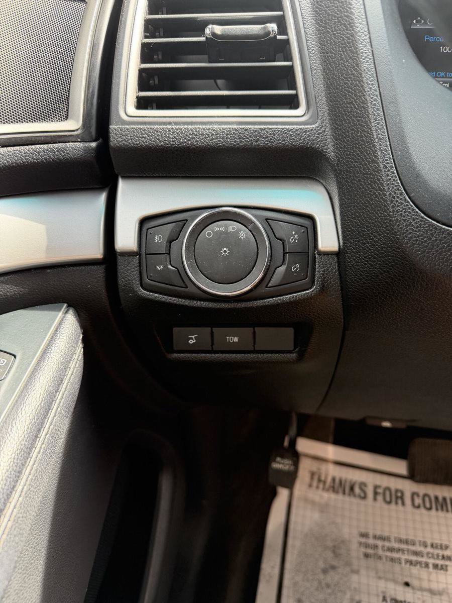Used 2016 Ford Explorer XLT w/ Equipment Group 202A FWD image 12