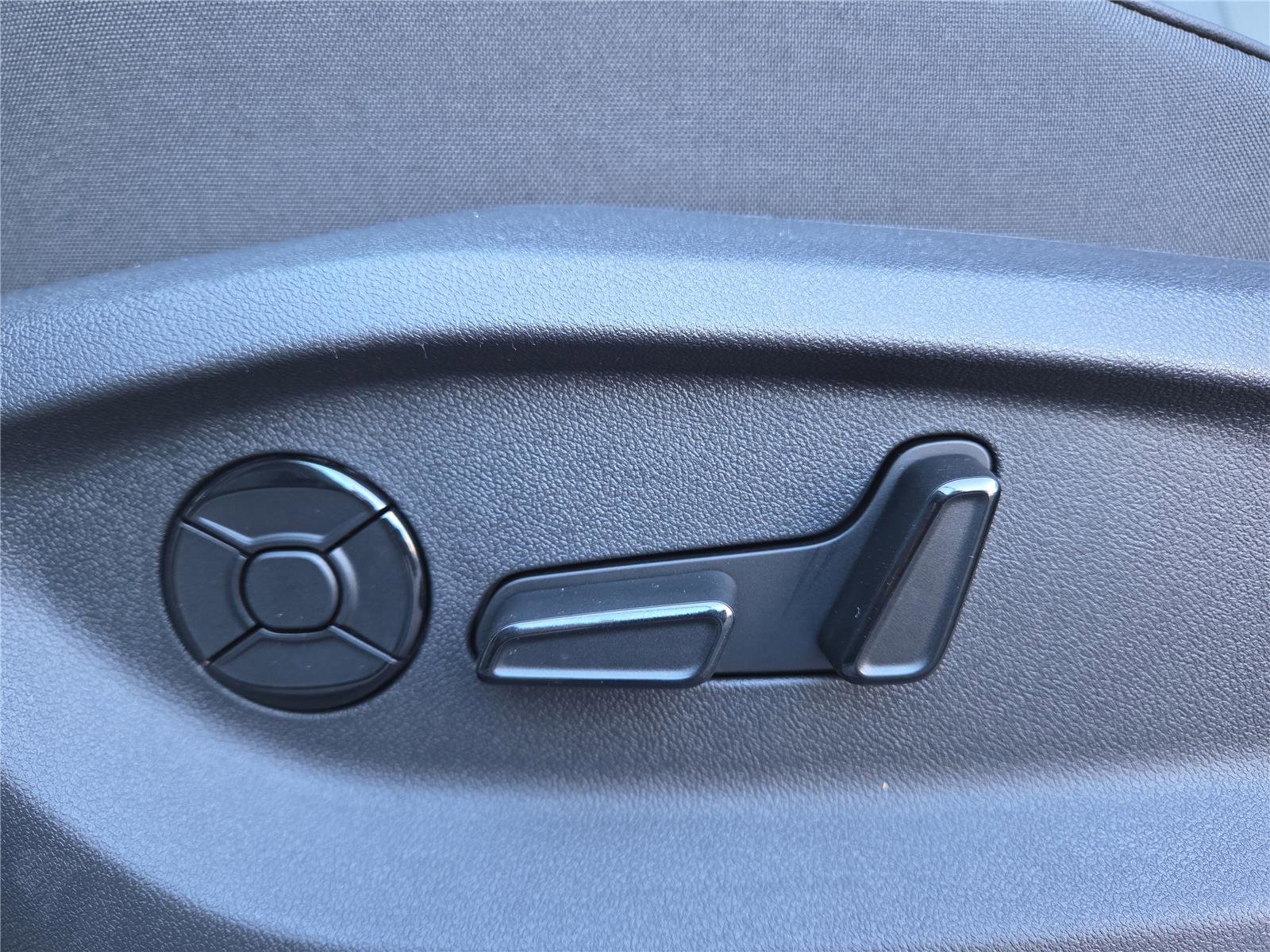 New 2026 Volkswagen Tiguan SE R-Line image 14