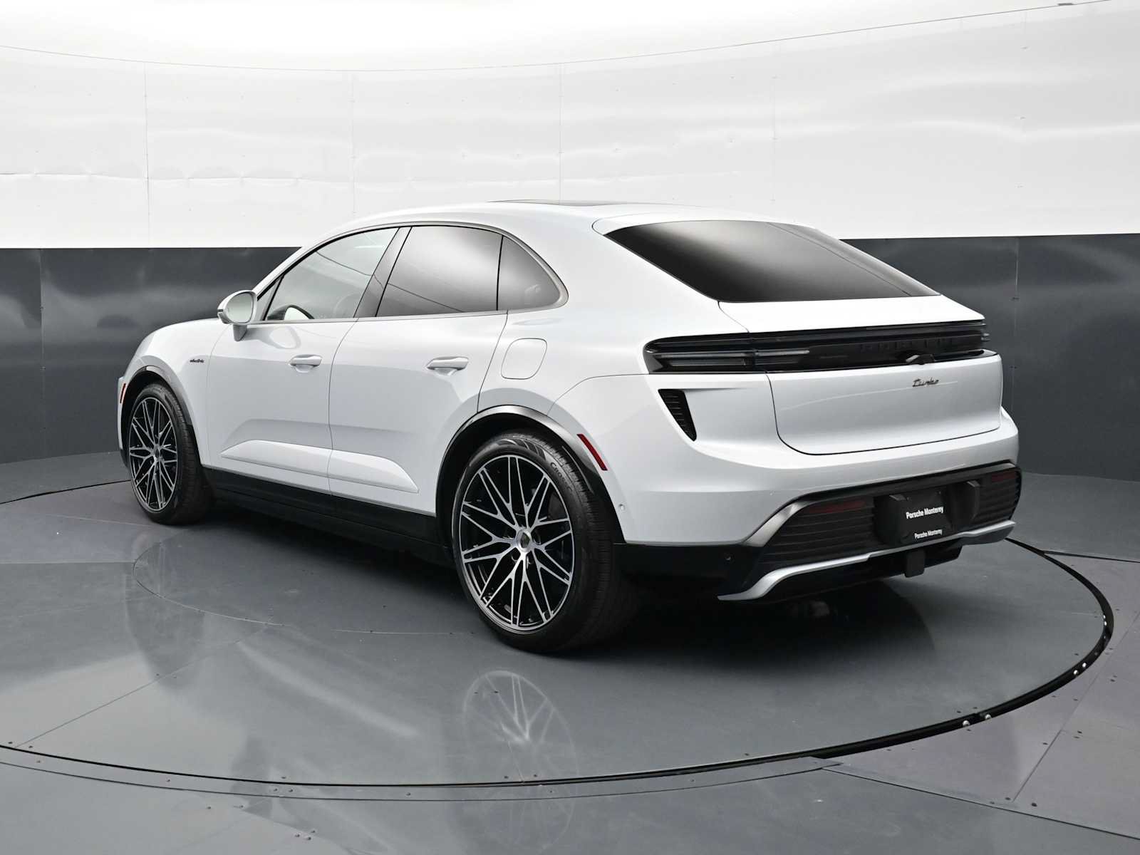 New 2026 Porsche Macan Turbo Electric AWD/4WD image 3