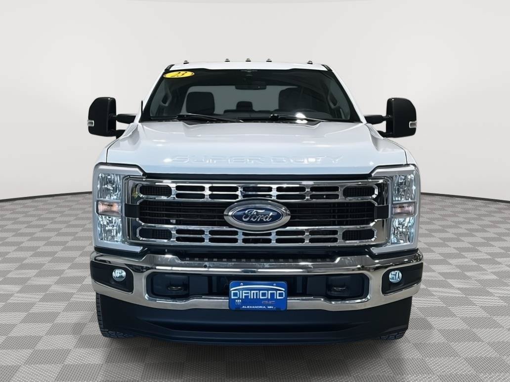 Used 2023 Ford F350 4x4 Crew Cab DRW Super Duty image 8