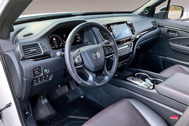 Certified 2024 Honda Ridgeline Black Edition image 18