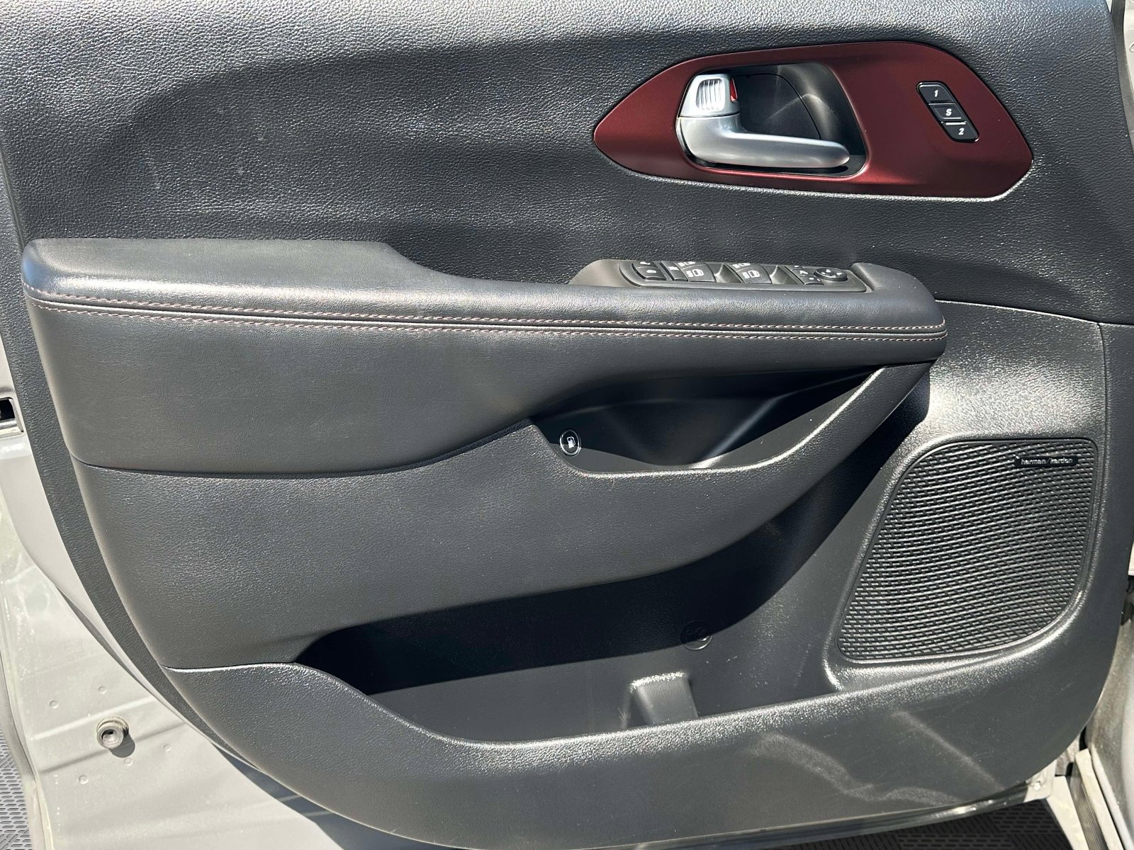 Used 2020 Chrysler Pacifica Limited image 15