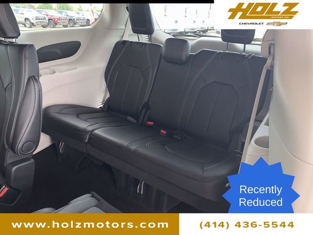 Used 2024 Chrysler Pacifica Touring-L image 22