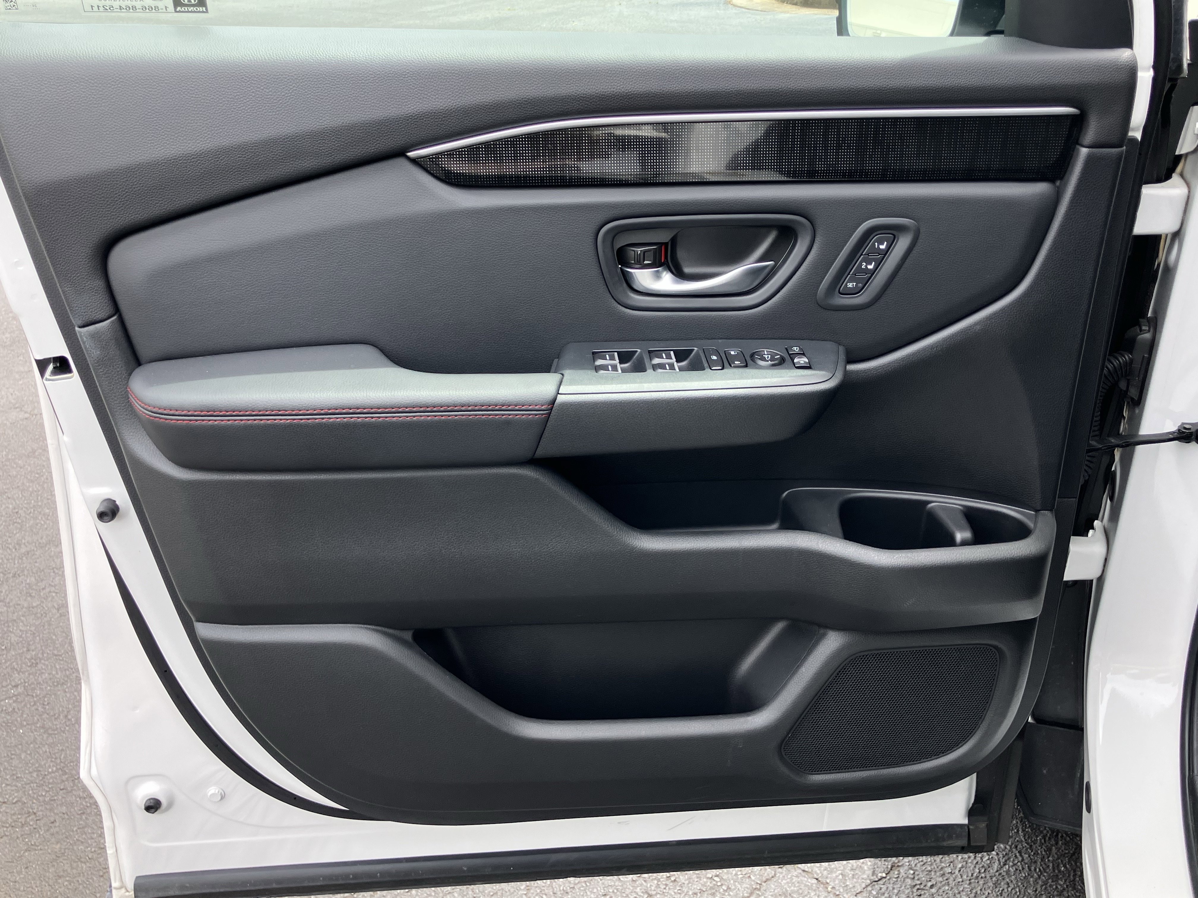 Used 2025 Honda Pilot Black Edition image 14