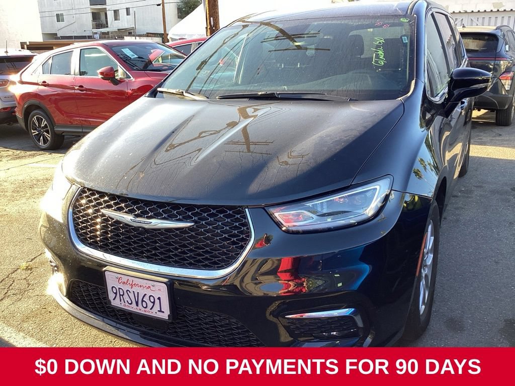 Used 2025 Chrysler Pacifica Select