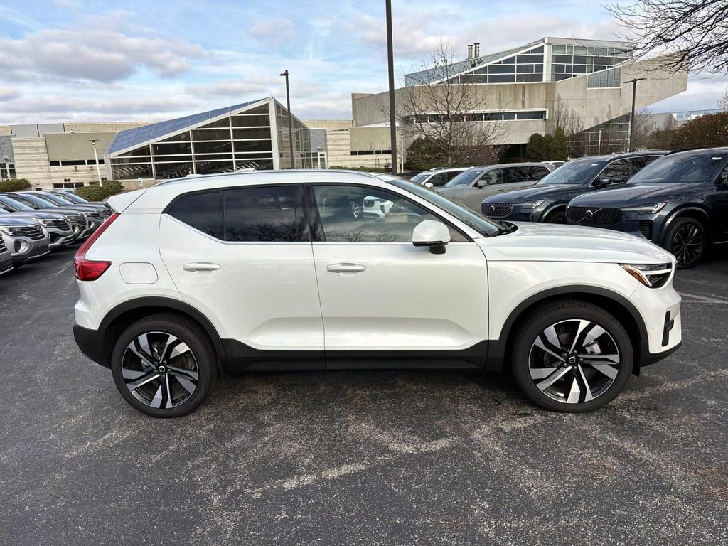 Certified 2025 Volvo XC40 B5 Plus w/ Protection Package Premier image 8