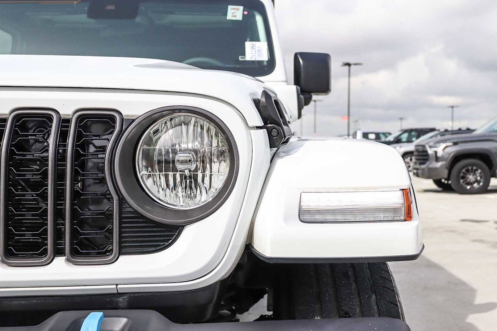 Used 2024 Jeep Wrangler Sport S image 7