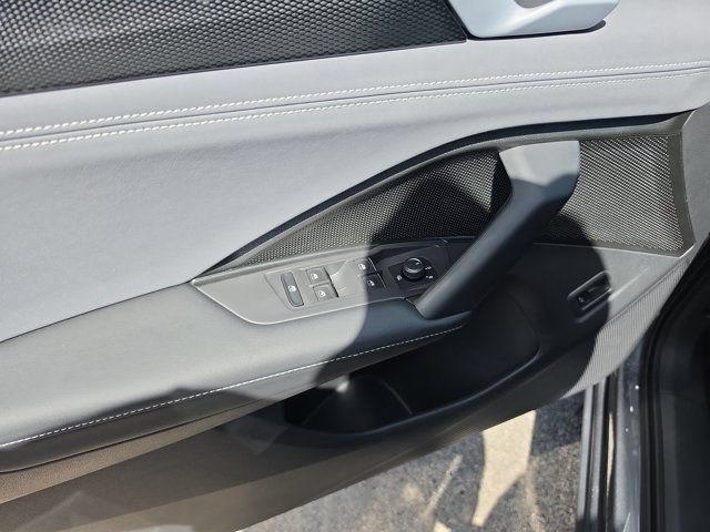 Used 2025 Volkswagen Tiguan SE FWD image 15