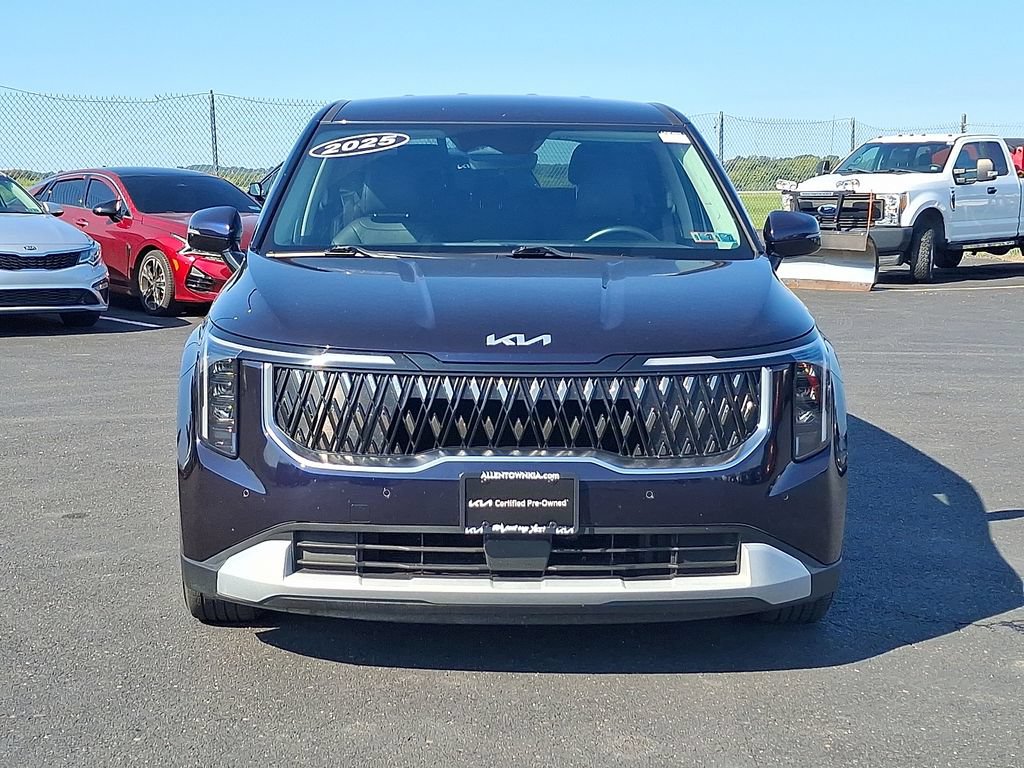 Certified 2025 Kia Carnival FWD image 2