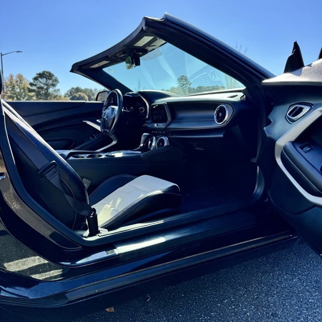 Used 2018 Chevrolet Camaro SS image 20