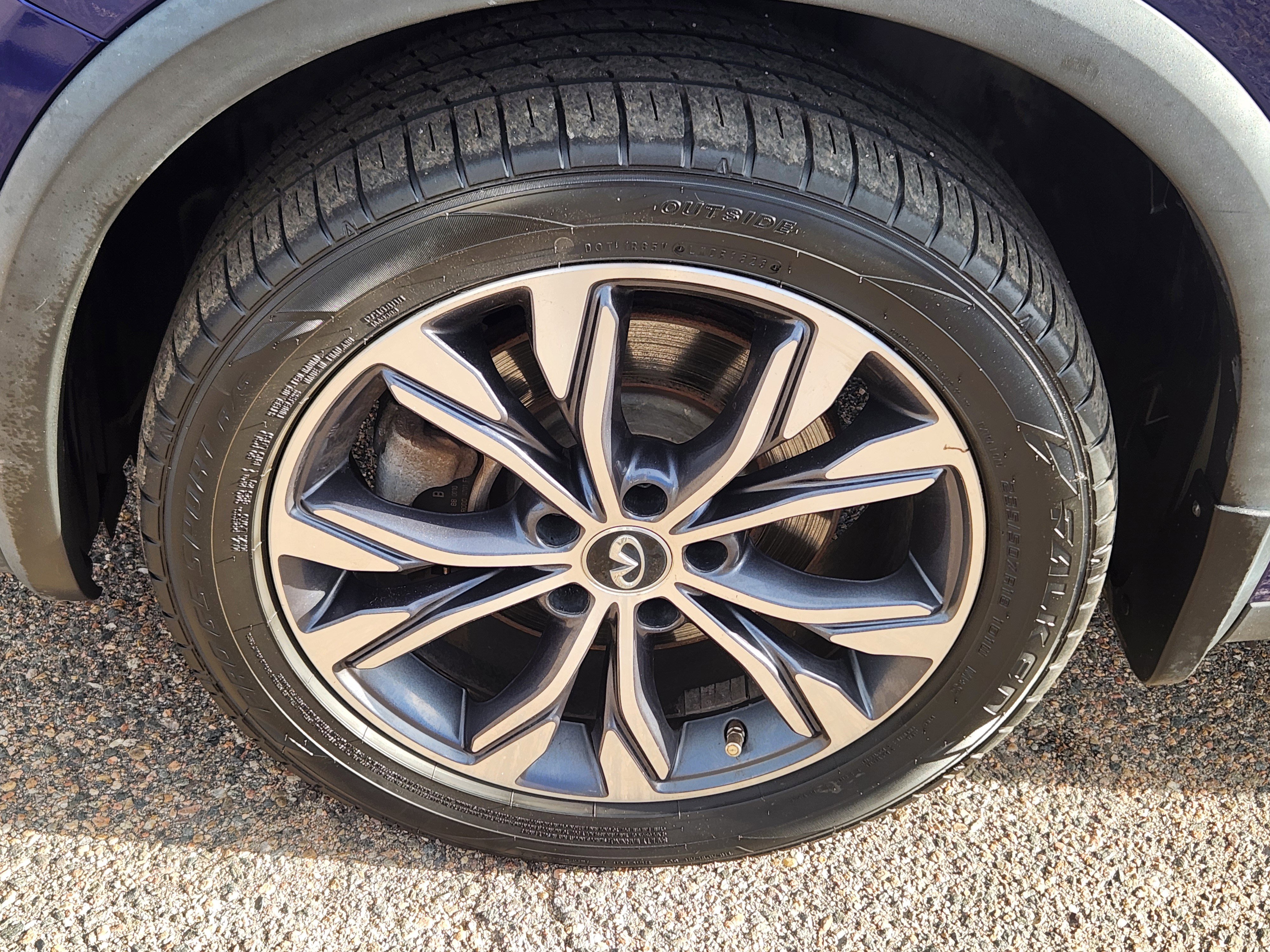 Used 2017 INFINITI QX30 Premium w/ Technology Package image 6