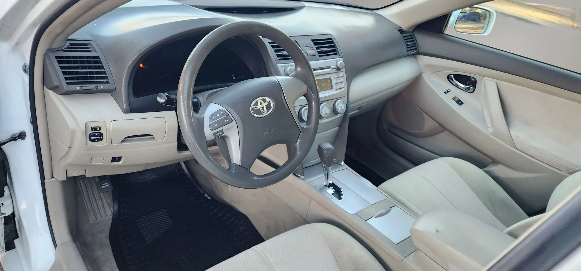 Used 2011 Toyota Camry LE FWD image 8