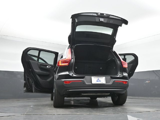 Used 2025 Volvo XC40 B5 Plus AWD/4WD image 54