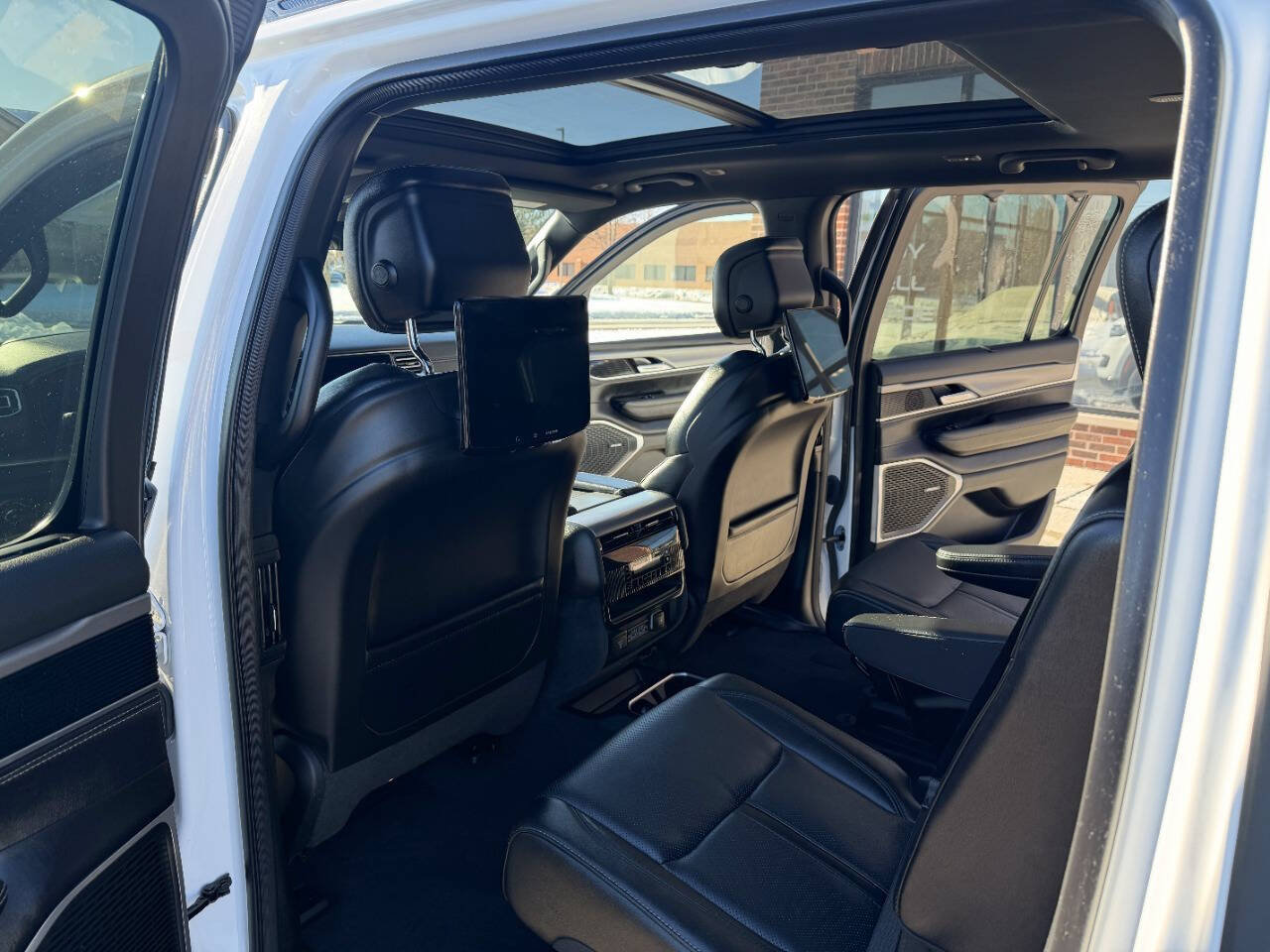 Used 2024 Jeep Wagoneer L Series II w/ Convenience Group I image 31