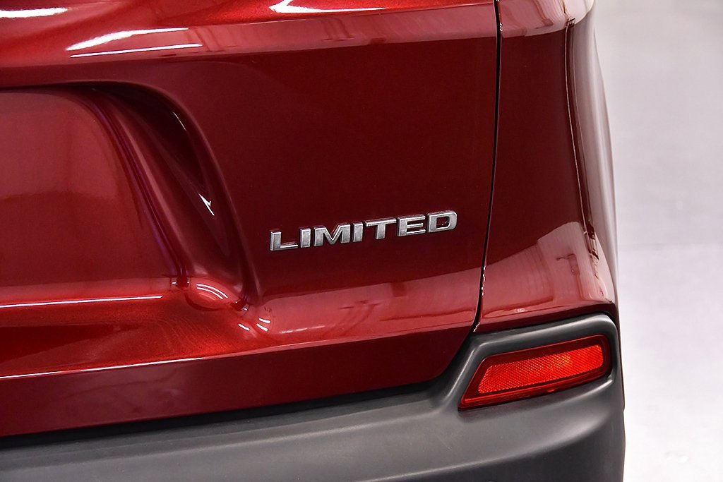 Used 2019 Jeep Cherokee Limited image 11