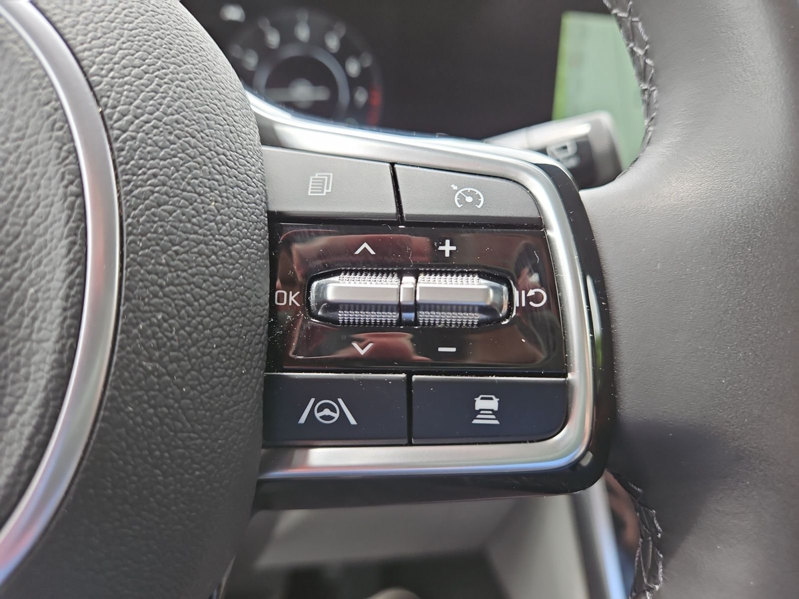 Used 2024 Kia Carnival SX FWD image 26