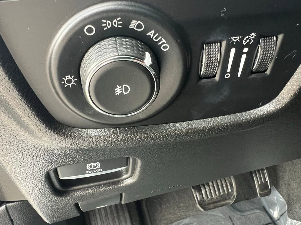 Used 2022 Jeep Grand Cherokee Limited image 26