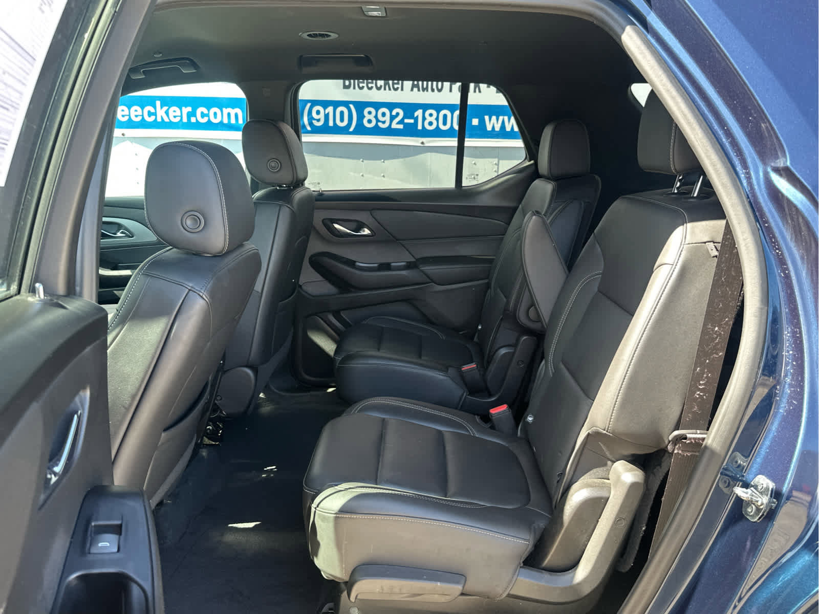 Used 2022 Chevrolet Traverse LT image 47