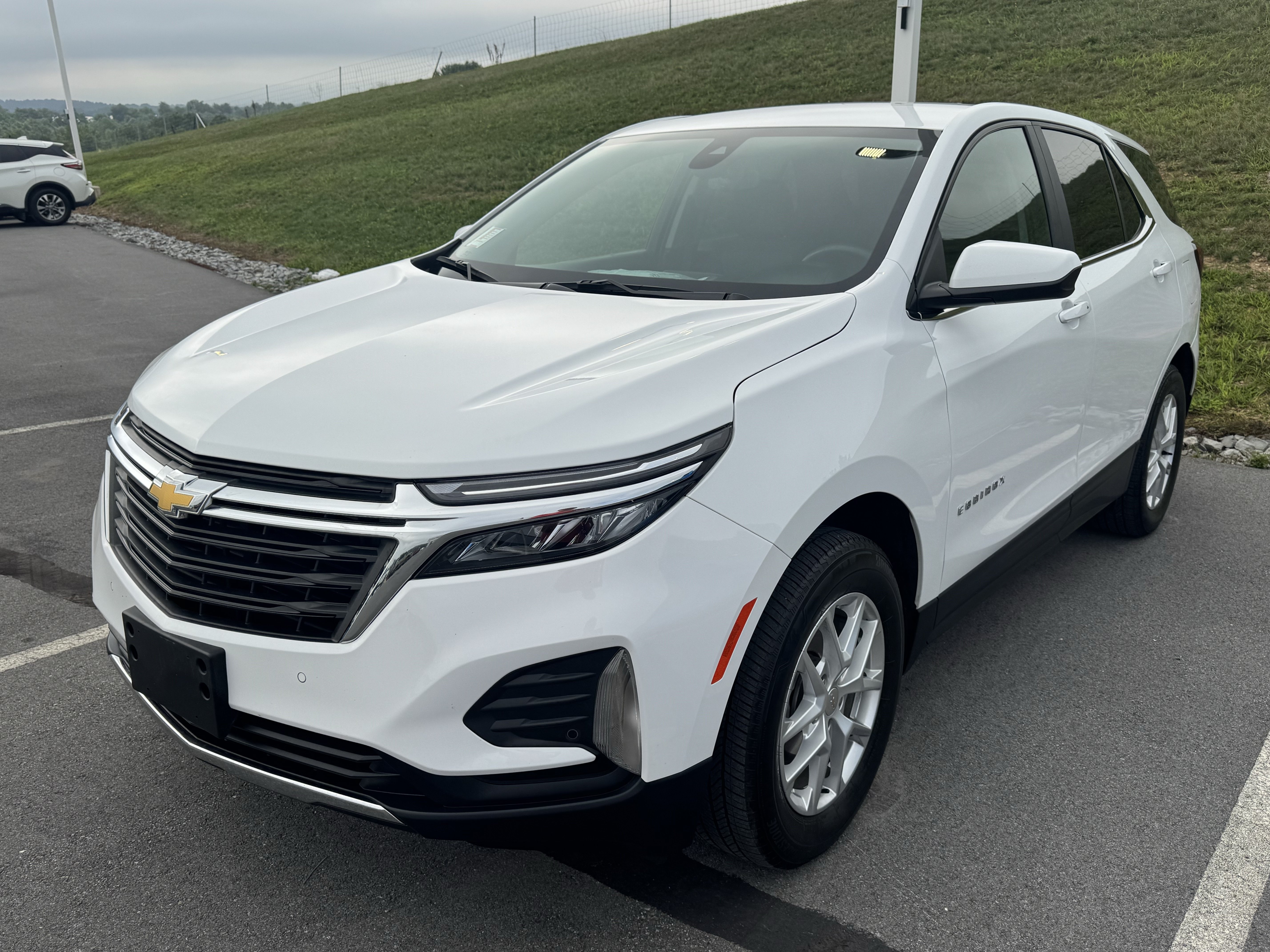 Used 2024 Chevrolet Equinox LT AWD/4WD image 3