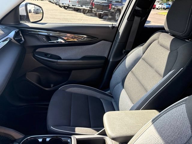 Used 2024 Chevrolet TrailBlazer LT w/ LT Cold Weather Package AWD/4WD image 19