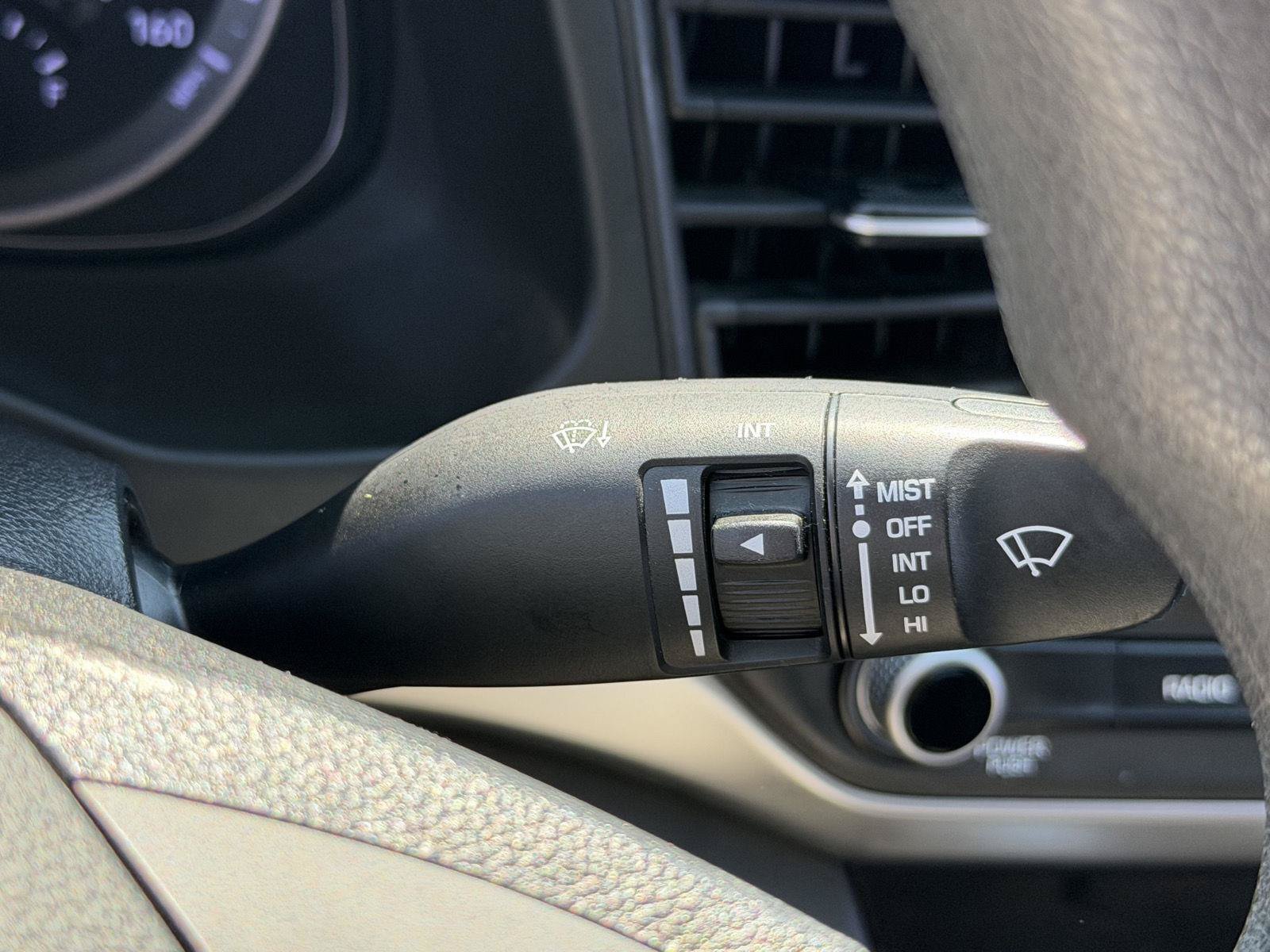 Used 2019 Hyundai Elantra SE w/ Cargo Package FWD image 16