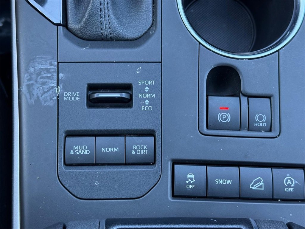 Used 2021 Toyota Highlander LE image 21