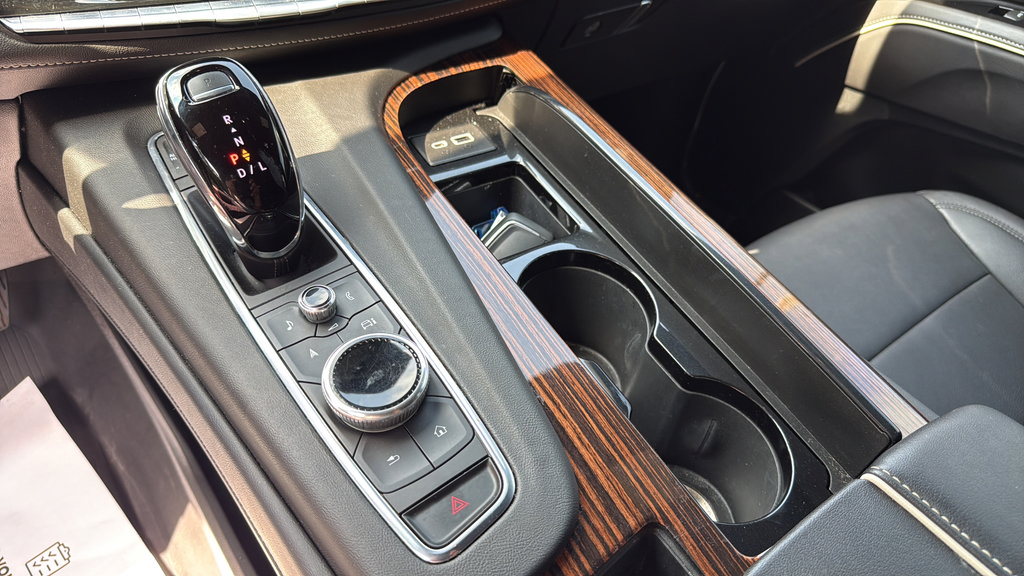 Used 2021 Cadillac Escalade Luxury AWD/4WD image 39