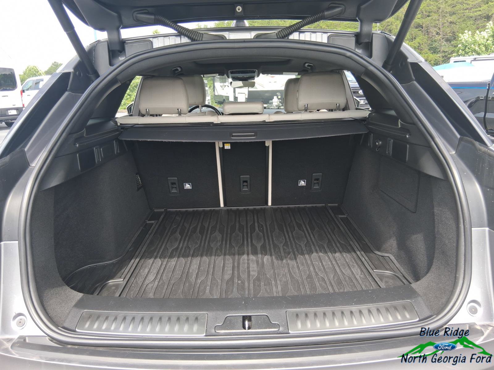 Used 2020 Land Rover Range Rover Velar S image 14