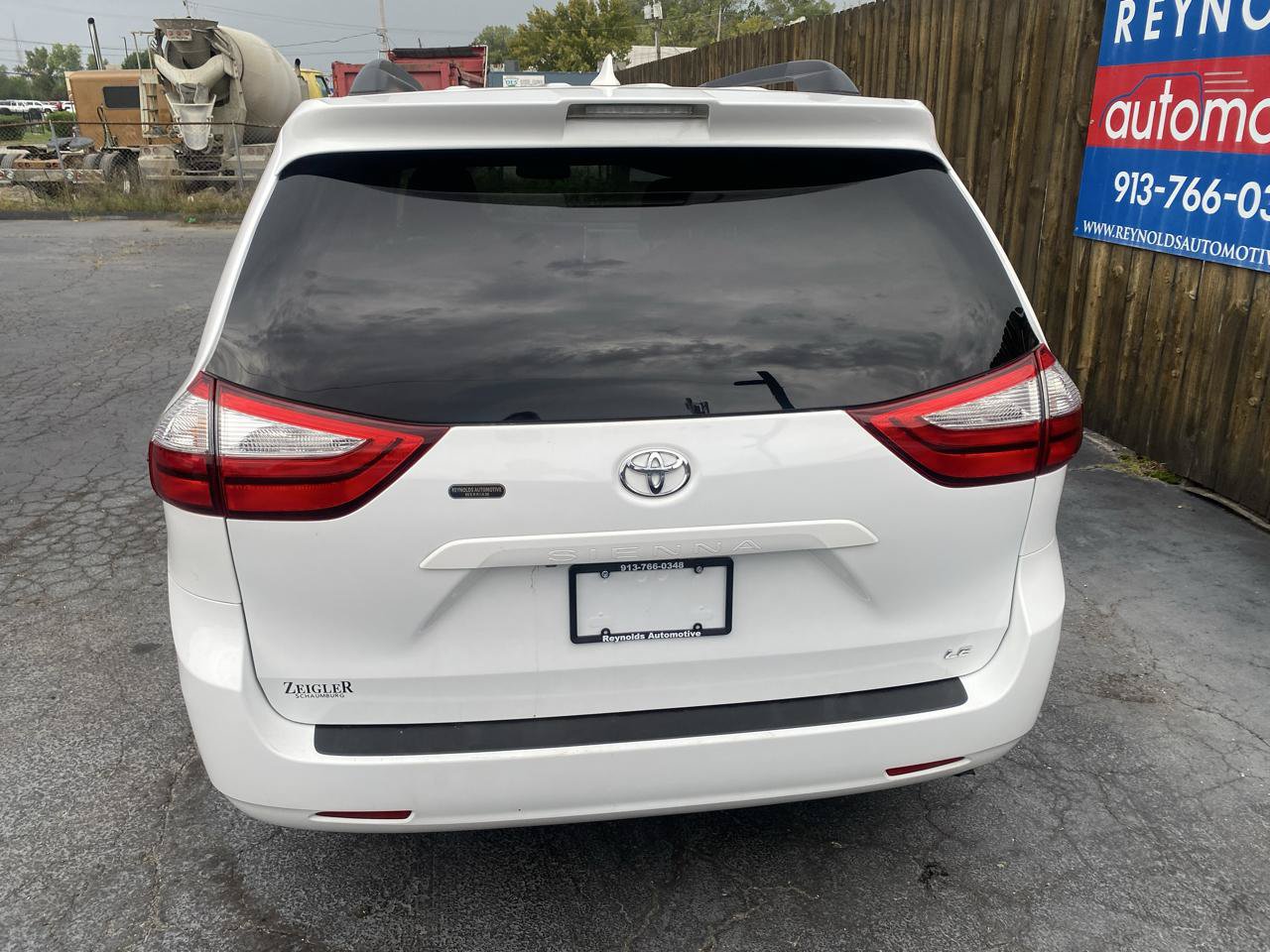 Used 2019 Toyota Sienna LE FWD image 7